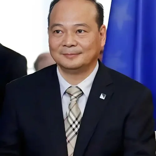 曾毓群